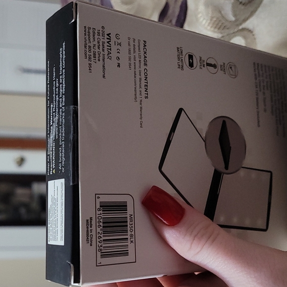 New in box Vivitar simply beautiful black compact LED mirror w/ battery included - Picture 11 of 12